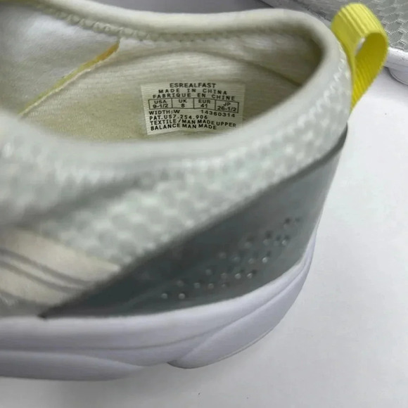 Easy Spirit 360 size 9 1/2 white sneakers with no signs of wear - Picture 2 of 4